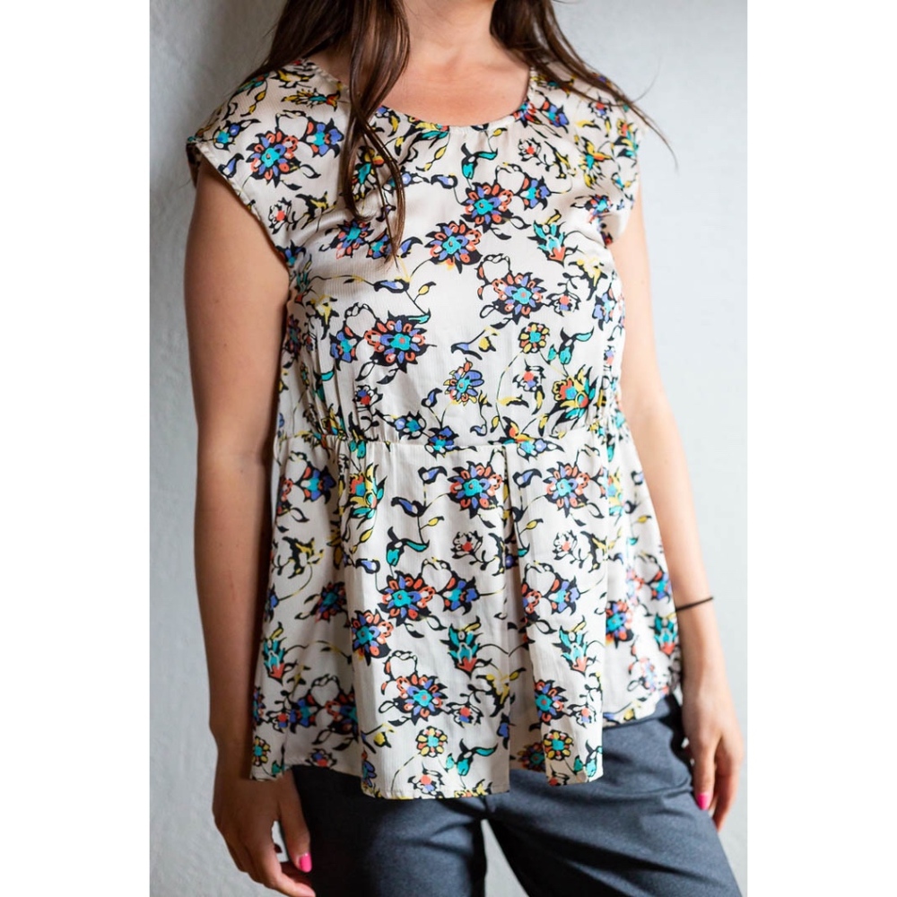 Floral pattern multi-color silky top with pleats